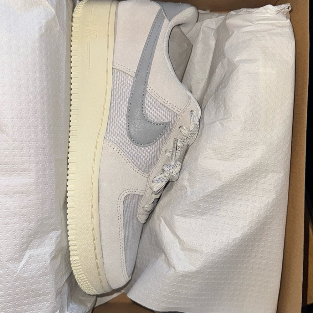 Air Force 1 ‘07 LV8 Sail/LT Smoke Grey-Photon Dust